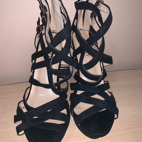 Heels - Picture 2 of 5